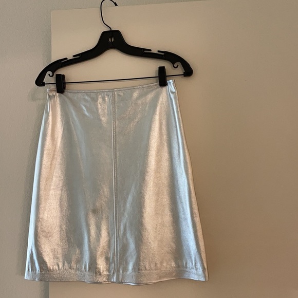 St. John metallic form fitting skirt! - Picture 3 of 3